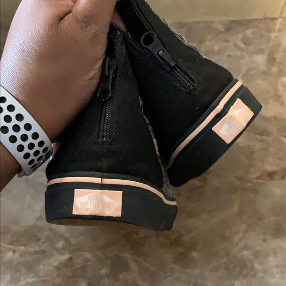 Vans - Picture 4 of 6